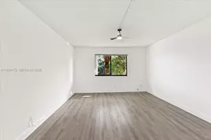 302 Lakeview Dr, Weston, FL 33326 - Photo 15