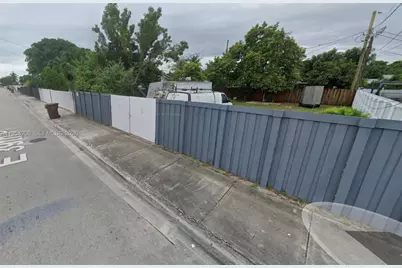 39 E St, Hialeah, FL 33013 - Photo 1
