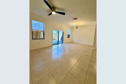 405 NE 208th Ter #405, Miami, FL 33179 - Photo 5