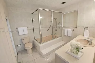 3241 NW 40th St, Lauderdale Lakes, FL 33309 - Photo 17