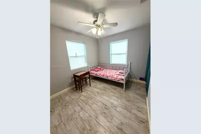 952 Churchill Rd, West Palm Beach, FL 33405 - Photo 5