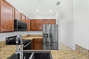 807 SW 147th Ave, Pembroke Pines, FL 33027 - Photo 7
