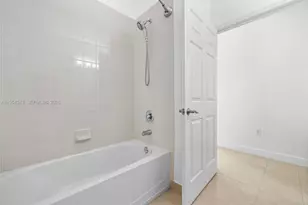 807 SW 147th Ave, Pembroke Pines, FL 33027 - Photo 13