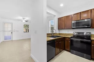 807 SW 147th Ave, Pembroke Pines, FL 33027 - Photo 9