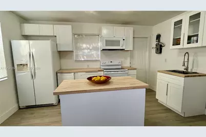 2433 NW 20th St, Fort Lauderdale, FL 33311 - Photo 15