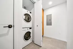 121 NE 5th St, Miami, FL 33143 - Photo 13