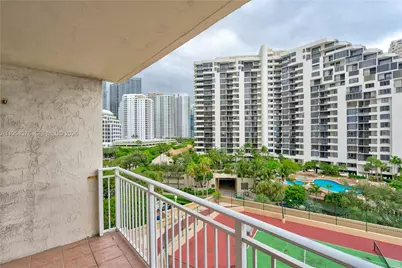 770 Claughton Island Dr #811, Miami, FL 33131 - Photo 19