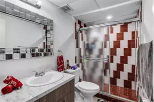 10000 NW 80th Ct, Hialeah, FL 33016 - Photo 13