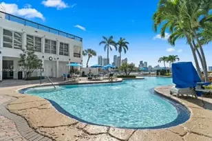 19195 NE 36th Ct, Aventura, FL 33180 - Photo 3