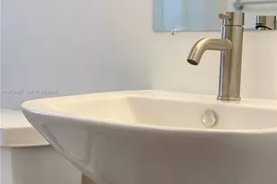 1560 NW 1st Ct, Miami, FL 33136 - Photo 5