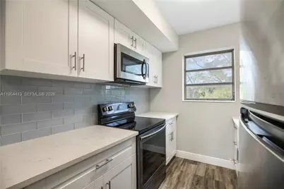 7725 Carlyle Ave #10, Miami Beach, FL 33141 - Photo 3