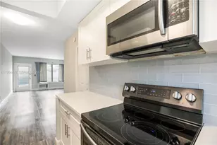 7725 Carlyle Ave, Miami Beach, FL 33141 - Photo 7