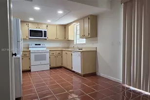 180 E Cypress Way, Naples, FL 34110 - Photo 11