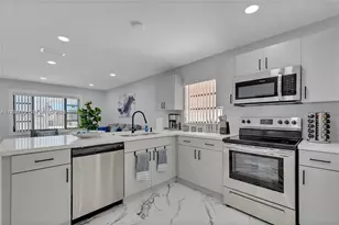 895 W 39th Pl, Hialeah, FL 33012 - Photo 11