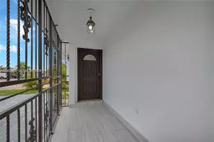 895 W 39th Pl, Hialeah, FL 33012 - Photo 35