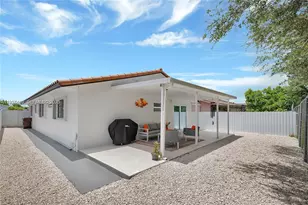 895 W 39th Pl, Hialeah, FL 33012 - Photo 29