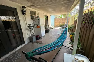 11537 SW 6th St, Sweetwater, FL 33174 - Photo 7