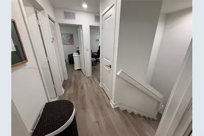 1043 SE 24th Ave, Homestead, FL 33035 - Photo 7