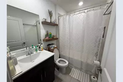 1043 SE 24th Ave, Homestead, FL 33035 - Photo 5