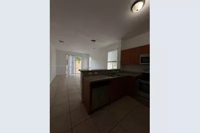 17640 NW 73rd Ave #200-19, Hialeah, FL 33015 - Photo 5