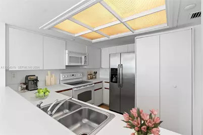 400 S Pointe Dr #807, Miami Beach, FL 33139 - Photo 13