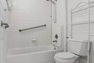 601 SW 142nd Ave, Pembroke Pines, FL 33027 - Photo 17