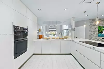 5869 NW 112th Ct, Doral, FL 33178 - Photo 9