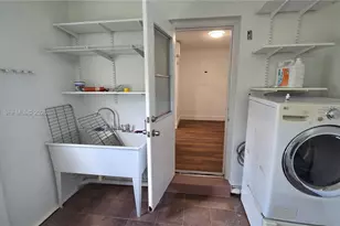 1245 Coral Ln, Hollywood, FL 33019 - Photo 25