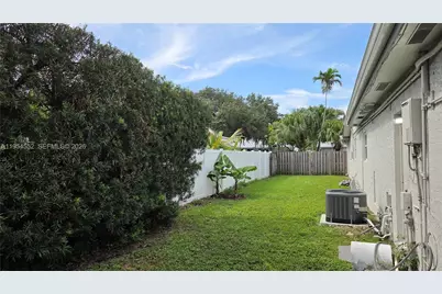 1245 Coral Ln, Hollywood, FL 33019 - Photo 7
