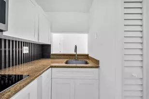 8145 NW 7th St, Miami, FL 33126 - Photo 7