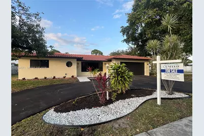 1109 SE 10th St, Deerfield Beach, FL 33441 - Photo 1