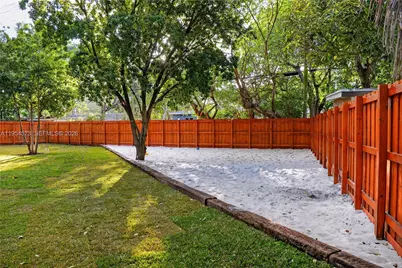 12060 NW 1st Ct, North Miami, FL 33168 - Photo 17