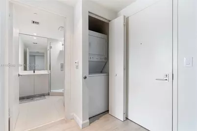 55 SW 9th St #3005, Miami, FL 33130 - Photo 19