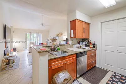 875 Riverside Dr #735, Coral Springs, FL 33071 - Photo 3