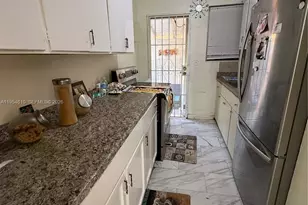 1041 NW 30th St, Miami, FL 33127 - Photo 11