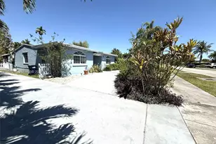 9825 SW 54th St, Miami, FL 33165 - Photo 3