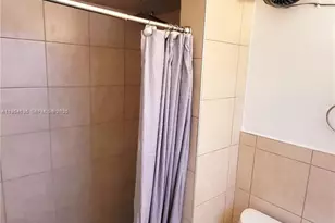 215 S 12th Ave, Hollywood, FL 33019 - Photo 11