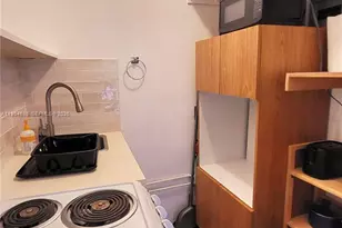 215 S 12th Ave, Hollywood, FL 33019 - Photo 9