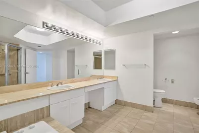 21205 Yacht Club Dr #2310, Aventura, FL 33180 - Photo 27