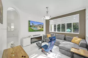 1367 Camellia Cir, Weston, FL 33326 - Photo 11