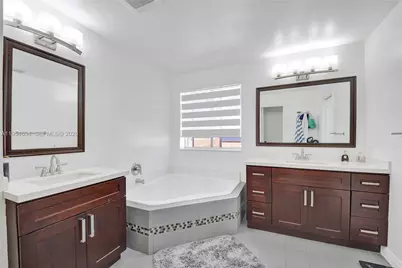 1367 Camellia Cir, Weston, FL 33326 - Photo 29