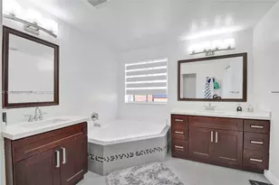 1367 Camellia Cir, Weston, FL 33326 - Photo 29