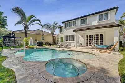 1367 Camellia Cir, Weston, FL 33326 - Photo 5