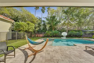 1367 Camellia Cir, Weston, FL 33326 - Photo 3