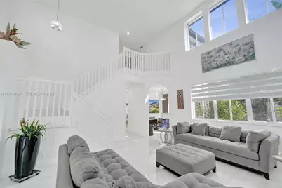 1367 Camellia Cir, Weston, FL 33326 - Photo 9