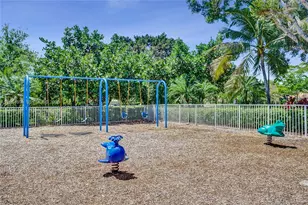 1367 Camellia Cir, Weston, FL 33326 - Photo 33