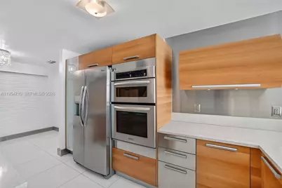 2950 NE 188th St #302, Aventura, FL 33180 - Photo 17