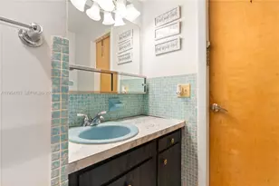 2201 NW 87th Ave, Pembroke Pines, FL 33024 - Photo 23