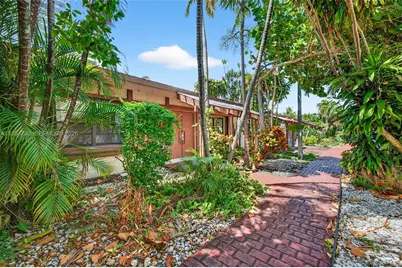2619 S Parkview Dr, Hallandale Beach, FL 33009 - Photo 7