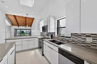2619 S Parkview Dr, Hallandale Beach, FL 33009 - Photo 25